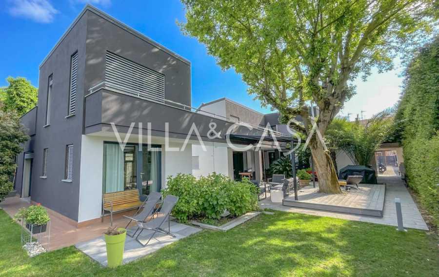 Особняк с бассейном в Ферраре