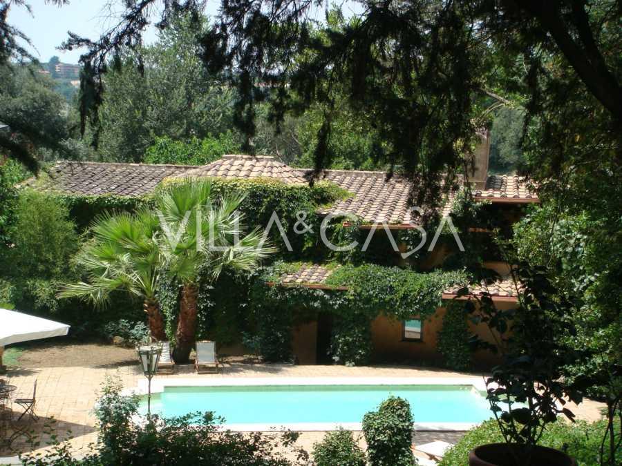 Историческая вилла в аренду в престижной резиденции в Риме