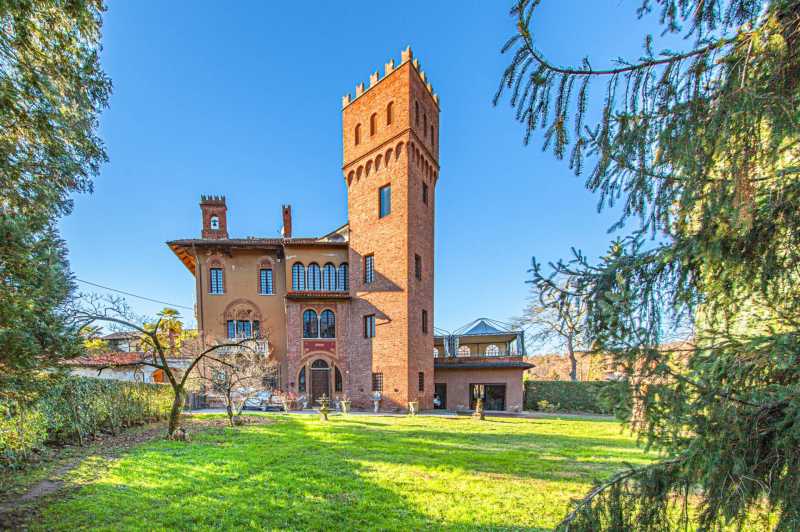 Роскошный замок на продажу в Богоманеро