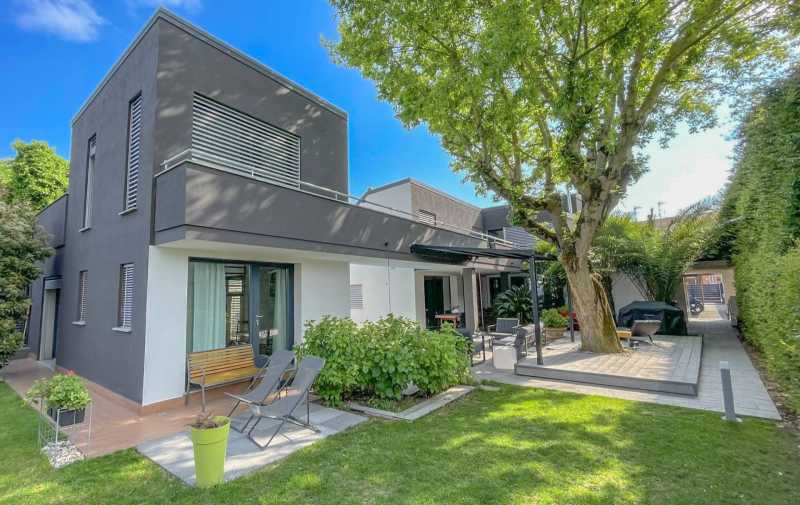 Особняк с бассейном в Ферраре