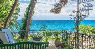 Роскошная вилла с выходом на пляж в Диано-Марина