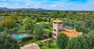 Элитная усадьба у озера Браччано