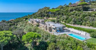 Современная вилла с бассейном в Пунта-Ала, аренда